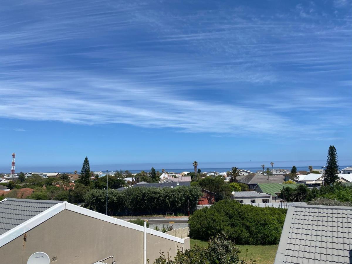 Apartment Mountain Meets Ocean Oasis